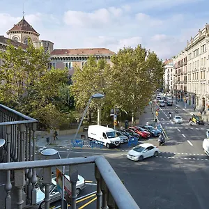 Estudiantes Balmes Apartment